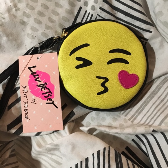 luv betsey wristlet